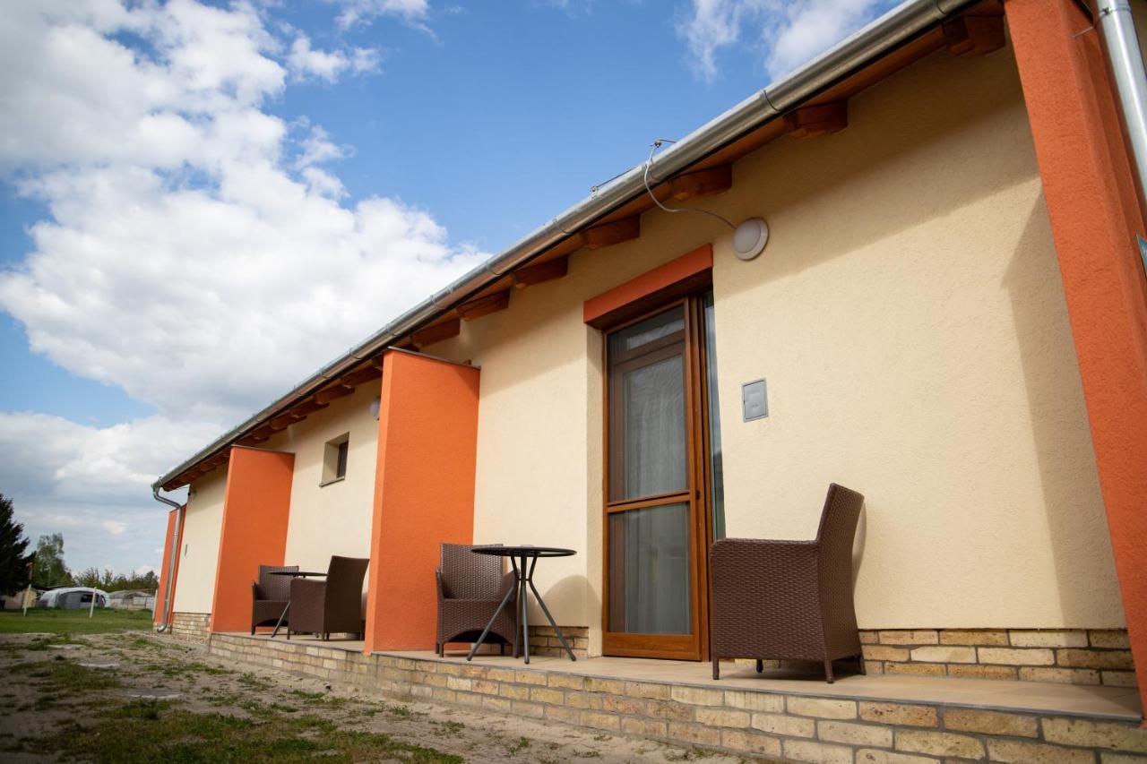 Rozmaring Apartmanhaz Морахалом Экстерьер фото