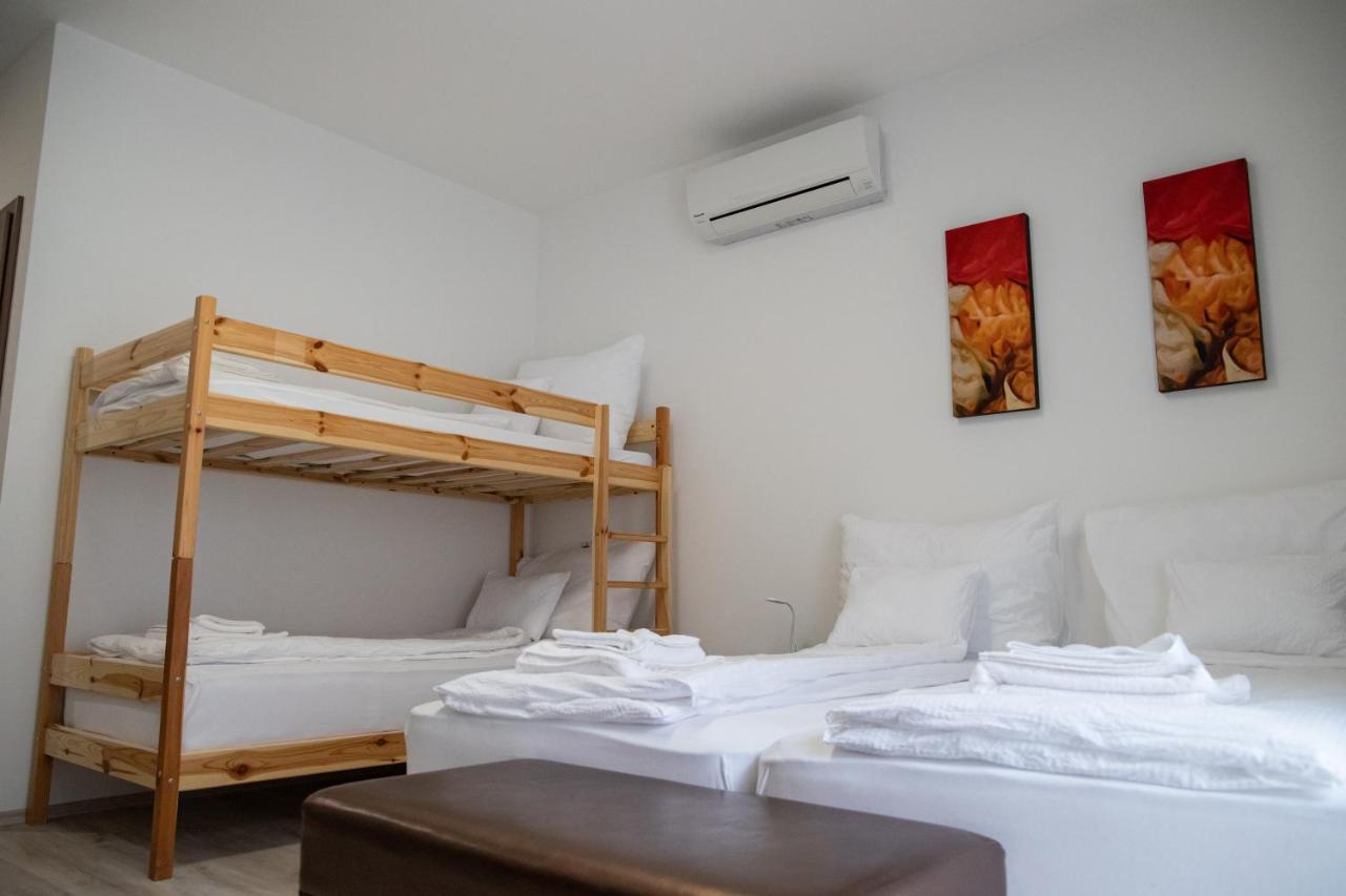 Rozmaring Apartmanhaz Морахалом Экстерьер фото